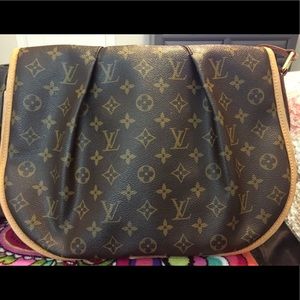 Louis Vuitton Menilmontant MM Crossbody/Messenger